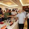Tổng Bí thư Nguyễn Phú Trọng với các đồng chí Ban Thường vụ Tỉnh ủy và cán bộ chủ chốt tỉnh Gia Lai. (Ảnh: Trí Dũng/TTXVN)