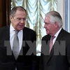 Ngoại trưởng Mỹ Rex Tillerson (phải) đã có cuộc hội đàm với người đồng cấp Nga Sergei Lavrov. (Nguồn: AFP/TTXVN)