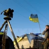 Binh lính Ukraine tại trạm kiểm soát thuộc khu vực miền Đông Lugansk. (Nguồn: AFP/TTXVN)
