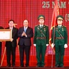 Thủ tướng Nguyễn Xuân Phúc trao tặng Huân chương Độc lập hạng Nhất (lần thứ 2) của Chủ tịch nước cho tỉnh Trà Vinh. (Ảnh: Thống Nhất/TTXVN)