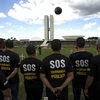Cảnh sát Brazil biểu tình trước tòa nhà Quốc hội ở Brasilia ngày 18/4. (Nguồn: EPA/TTXVN)