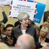 Thủ tướng Anh Theresa May phát biểu trước những người ủng hộ Đảng Bảo thủ tại Dudley, West Midlands. (Nguồn: AFP/TTXVN)