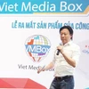 Ông Phạm Mạnh Cường, Tổng Giám đốc MC Media, giới thiệu Việt Media Box. (Ảnh: Phạm Văn Thắng/TTXVN)