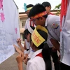 Học sinh trường THCS Nghi Hương, thị xã Cửa Lò bày tỏ quan điểm khi bị xâm hại tình dục. (Ảnh: Bích Huệ/TTXVN)