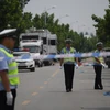 Cảnh sát Trung Quốc điều tra tại hiện trường vụ nổ. (Nguồn: AFP/TTXVN)