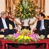 Phó Thủ tướng, Bộ trưởng Bộ Ngoại giao Phạm Bình Minh tiếp cựu Ngoại trưởng Hoa Kỳ John Kerry đang thăm và làm việc tại Việt Nam. (Ảnh: Nguyễn Khang/TTXVN)