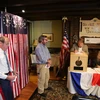 Cử tri Mỹ bỏ phiếu tại thị trấn Dixville Notch, bang New Hampshire. (Nguồn: THX/TTXVN)