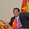 Đại sứ Việt Nam tại Campuchia Thạch Dư phát biểu trên Truyền hình Quốc gia Campuchia. (Ảnh: Danh Chanh Đa/TTXVN)