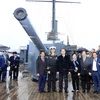 Chủ tịch nước Trần Đại Quang và Phu nhân cùng Đoàn đại biểu cấp cao Việt Nam thăm Chiến hạm Rạng Đông. (Ảnh: Nhan Sáng/TTXVN)