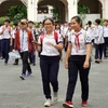Các thí sinh kết thúc môn thứ hai môn Ngoại ngữ tại hội đồng thi trường THPT Chuyên Lê Hồng Phong. (Ảnh: Phương Vy/TTXVN)