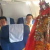 Tượng thần trên máy bay. (Nguồn: channelnewsasia.com)