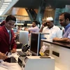 Hành khách làm thủ tục tại sân bay quốc tế Hamad ở Doha, Qatar, ngày 12/6. (Nguồn: AFP/TTXVN)