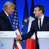 Tổng thống Pháp Emmanuel Macron (phải) và Tổng thống Mỹ Donald Trump. (Nguồn: AFP/TTXVN)