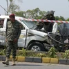 Lực lượng an ninh Pakistan điều tra tại hiện trường một vụ đánh bom. (Nguồn: AFP/TTXVN)