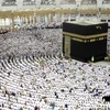 Các tín đồ Hồi giáo cầu nguyện tại Thánh địa Mecca ngày 23/6. (Nguồn: AFP/TTXVN)