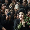 Cựu Thủ tướng Thái Lan Yingluck Shinawatra (phải, phía trwocs) tới Tòa án Tối cao ở Bangkok, Thái Lan ngày 21/7. (Nguồn: AFP/TTXVN)