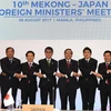 Phó Thủ tướng, Bộ trưởng Ngoại giao Phạm Bình Minh (phải) tại Hội nghị Bộ trưởng Hợp tác Mekong-Nhật Bản ở Manila ngày 6/8. (Nguồn: Kyodo/TTXVN)