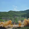 Tên lửa đạn đạo liên lục địa Hwasong-14 được phóng thử tại một địa điểm bí mật ở Triều Tiên. (Nguồn: EPA/TTXVN)