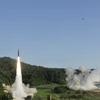 Tên lửa được phóng trong cuộc tập trận chung Mỹ - Hàn ở bờ biển phía đông Hàn Quốc ngày 5/7. (Nguồn: EPA/TTXVN)