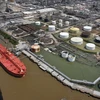 Quang cảnh một nhà máy lọc dầu ở Houston, Texas sau khi bão Harvey đổ bộ ngày 31/8. (Nguồn: EPA/TTXVN)