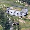 Máy bay quân sự Chinook CH-47 chuyên chở các thiết bị của Hệ thống THAAD tới Seongju ngày 4/9. (Nguồn: EPA/ TTXVN)