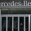 Một đại lý bán lẻ của Mercedes-Benz ở Thượng Hải, Trung Quốc n)gày 29/3. (Nguồn: AFP/TTXVN