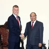 Thủ tướng Nguyễn Xuân Phúc tiếp ông Stephen Groff, Phó Chủ tịch Ngân hàng Phát triển châu Á (ADB). (Ảnh: Thống Nhất/TTXVN)
