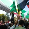 Người dân Palestine tại Dải Gaza vui mừng sau khi Fatah và Hamas chính thức ký thỏa thuận hòa giải. (Nguồn: AFP/TTXVN)