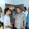 Thủ tướng Nguyễn Xuân Phúc thăm khu nhà trọ của công nhân lao động. (Ảnh: Thống Nhất/TTXVN)