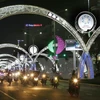 Cổng chào với biểu tượng của Tuần lễ cấp cao APEC 2017 được trang trí trên các tuyến đường tại Đà Nẵng. (Ảnh: Trần Lê Lâm/TTXVN)