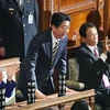 Ông Shinzo Abe (giữa) tại phiên họp Quốc hội ở thủ đô Tokyo ngày 1/11. (Nguồn: Kyodo/TTXVN)