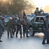 Lực lượng an ninh Afghanistan điều tra tại hiện trường một vụ đánh bom liều chết ở thủ đô Kabul ngày 31/10. (Nguồn: THX/TTXVN)