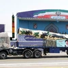 Tên lửa đạn đạo S-300 do Nga sản xuất được trưng bày tại lễ duyệt binh ở Tehran ngày 22/9. (AFP/ TTXVN)