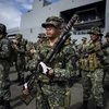 Binh sỹ Philippines làm nhiệm vụ tại khu vực Manila ngày 30/10. (Nguồn: AFP/TTXVN)