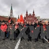 Các thành viên Đảng Cộng sản Nga tại lễ kỷ niệm 100 năm Cách mạng Tháng Mười Nga ở thủ đô Moskva. (Nguồn: AFP/TTXVN)