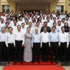 Tổng Bí thư Nguyễn Phú Trọng và các đại biểu chụp ảnh với Ban Thường vụ Thành ủy và lãnh đạo chủ chốt thành phố Hải Phòng. (Ảnh: Trí Dũng/TTXVN)
