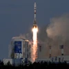 Tên lửa Soyuz-2.1b mang theo vệ tinh khí tượng Meteor-M 2-1 rời bệ phóng tại sân bay vũ trụ Vostochny, ngoại ô Uglegorsk, Nga ngày 28/11. (Nguồn: AFP/TTXVN)