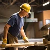 Công nhân làm việc trong một xưởng gỗ ở Ontario, Canada ngày 16/8. (Nguồn: THX/TTXVN)