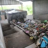 Lò đốt rác 7 tỷ đồng mới đưa vào sử dụng đã hư hỏng. (Ảnh: Hồ Cầu/TTXVN)