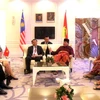 Tổng thư ký UMNO Tengku Adnan Tengky Mansor tiếp ông Nguyễn Văn Hùng và Đoàn đại biểu Việt Nam. (Ảnh: Hoàng Nhương/Vietnam+)