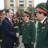 Cán bộ, chiến sỹ lực lượng Quân khu 1 đón Chủ tịch nước Trần Đại Quang. 
