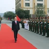 Cán bộ, chiến sỹ lực lượng Quân khu 1 đón Chủ tịch nước Trần Đại Quang. (Ảnh: Nhan Sáng/TTXVN)
