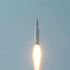 Tên lửa đẩy Unha-2 mang theo vệ tinh Kwangmyongsong-2 được phóng từ Hwadae-gun, tỉnh Bắc Hamgyong, Triều Tiên ngày 5/4/2009. (Nguồn: AFP/TTXVN)