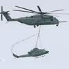 Trực thăng cứu hộ chuyển trực thăng UH-1 của Mỹ gặp sự cố tại Uruma, Okinawa, Nhật Bản ngày 8/1. (Nguồn: Kyodo/TTXVN)