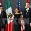 Bộ trưởng Kinh tế Mexico Ildefonso Guajardo Villarreal, Ngoại trưởng Canada Chrystia Freeland và Đại diện thương mại Mỹ Robert E. Lighthizer tại vòng 3 tái đàm phán NAFTA ở Ottawa, Canada ngày 27/9/2017. (Nguồn: AFP/TTXVN)