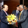 Thủ tướng Nguyễn Xuân Phúc tiếp ông S.N. Subramanyan, Giám đốc điều hành Tập đoàn Larsen & Toubro, tại Thủ đô New Delhi, chiều 24/1. (Ảnh: Thống Nhất/TTXVN)