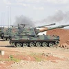 Binh sỹ và xe quân sự Thổ Nhĩ Kỳ tiến vào miền bắc Syria ngày 21/1. (Nguồn: ANADOLU AGENCY/ TTXVN)