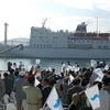 Tàu Mangyongbong-92 của Triều Tiên chở đoàn biểu diễn nghệ thuật Samjiyon tới thành phố cảng Busan (Hàn Quốc) năm 2002. (Nguồn: Yonhap/TTXVN)