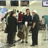 Hành khách chờ làm thủ tục lên máy bay tại Cảng hàng không Quốc tế Cần Thơ. (Ảnh: Thanh Sang/TTXVN)