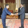 Đại sứ Nguyễn Mạnh Cường trình Quốc thư lên Tổng thống Guinea Xích đạo Obiang Nguema Mbasogo. (Ảnh: Dư Hưng/Vietnam+)